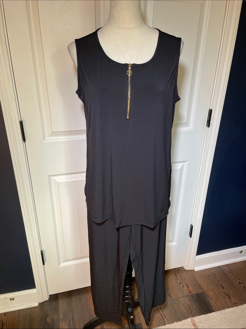 NWOT Susan Graver Black Sleeveless Zip-Front Tank & Pull On Cropped Pants Set LP